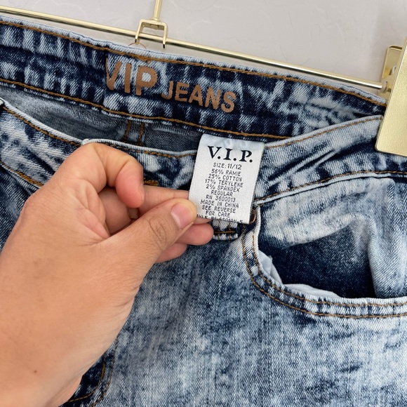 VIP Jeans Distressed Jeans - Picture 3 of 3
